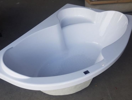 Акриловая Ванна «Vannesa» Ирма 169х110 R (2-01-0-2-1-217Ч)